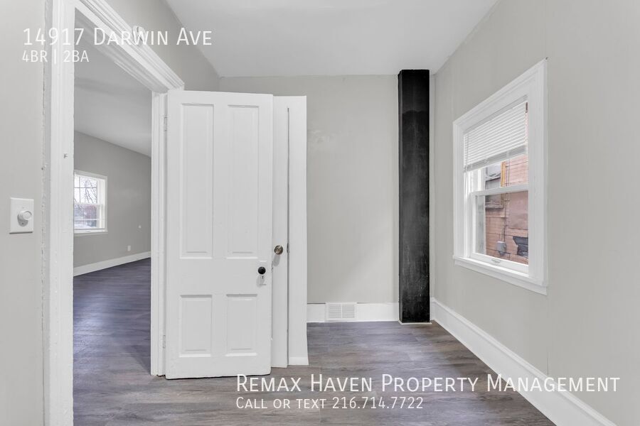 14917 Darwin Ave, Cleveland - Spacious 4-bed 2-bath single-family home! property image