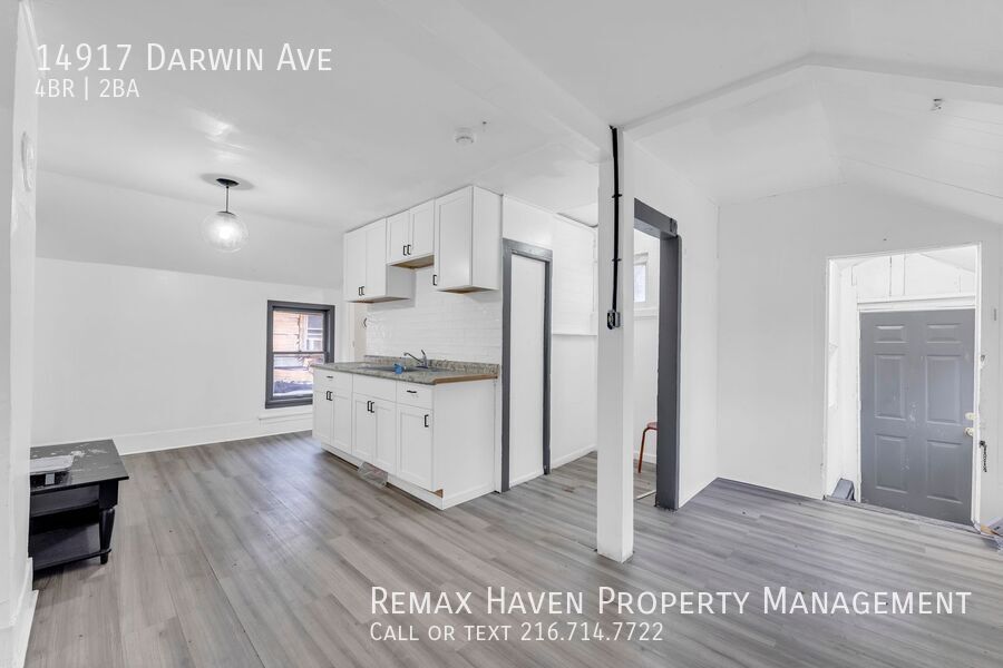 14917 Darwin Ave, Cleveland - Spacious 4-bed 2-bath single-family home! property image