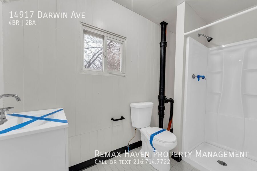14917 Darwin Ave, Cleveland - Spacious 4-bed 2-bath single-family home! property image