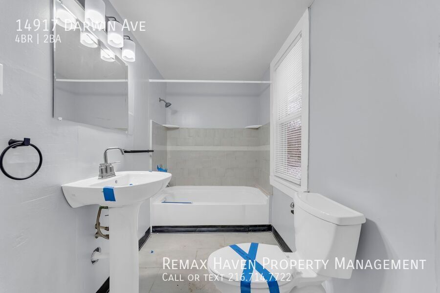 14917 Darwin Ave, Cleveland - Spacious 4-bed 2-bath single-family home! property image