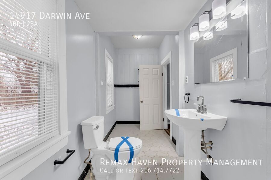 14917 Darwin Ave, Cleveland - Spacious 4-bed 2-bath single-family home! property image