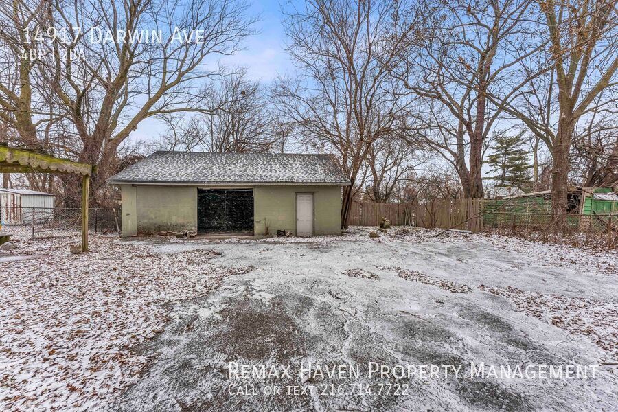 14917 Darwin Ave, Cleveland - Spacious 4-bed 2-bath single-family home! property image