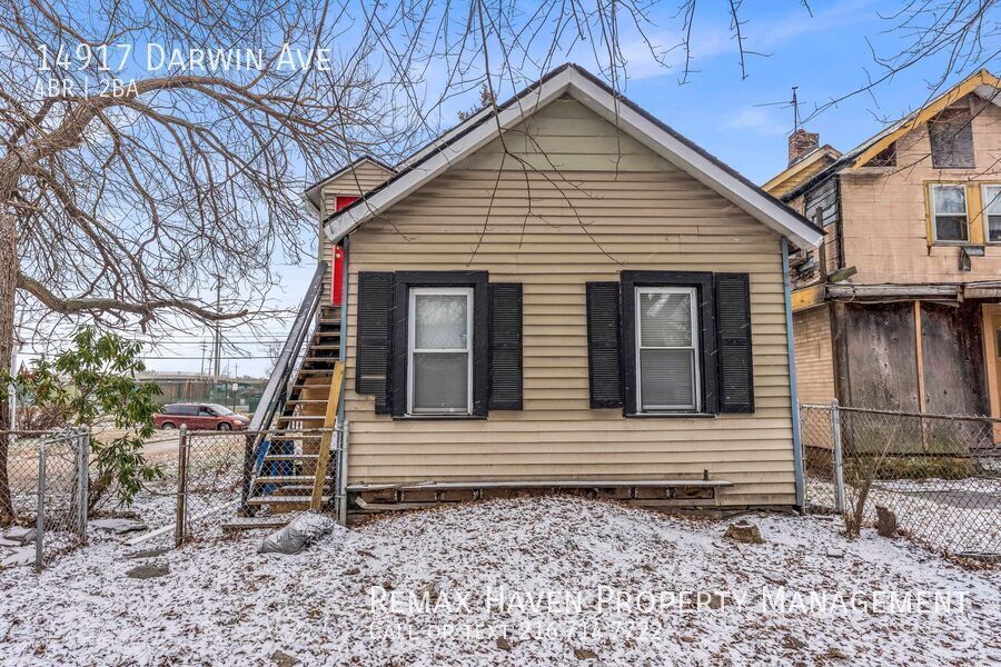 14917 Darwin Ave, Cleveland - Spacious 4-bed 2-bath single-family home! property image