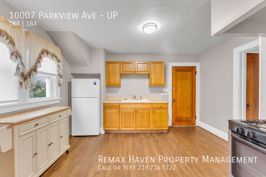 10007 Parkview Ave | UP, Garfield Heights - Spacious 1-bed 1-bath multi-family home!  property image