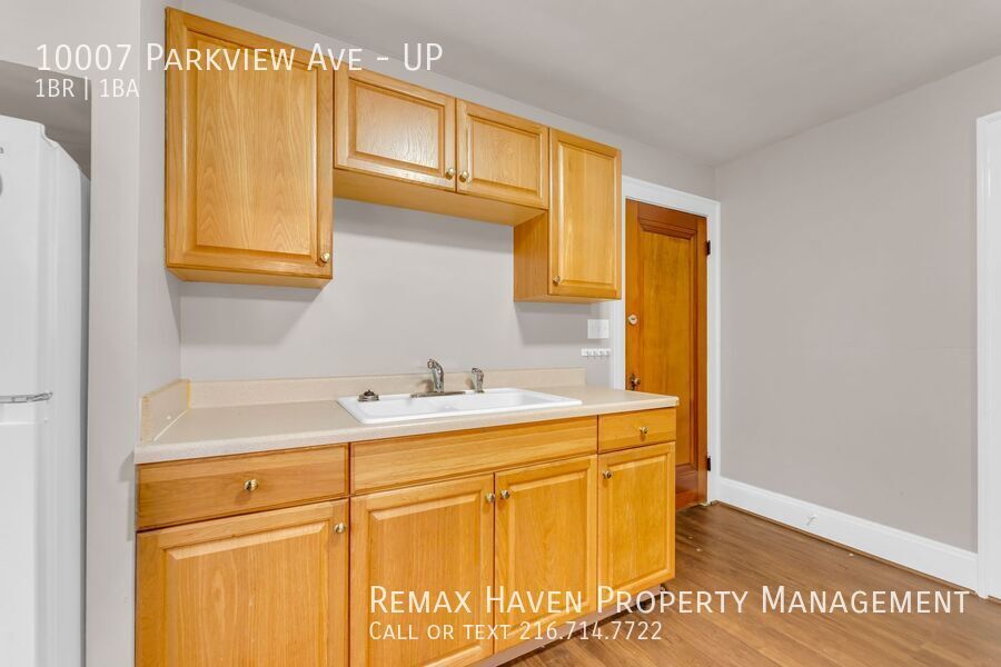 10007 Parkview Ave | UP, Garfield Heights - Spacious 1-bed 1-bath multi-family home!  property image