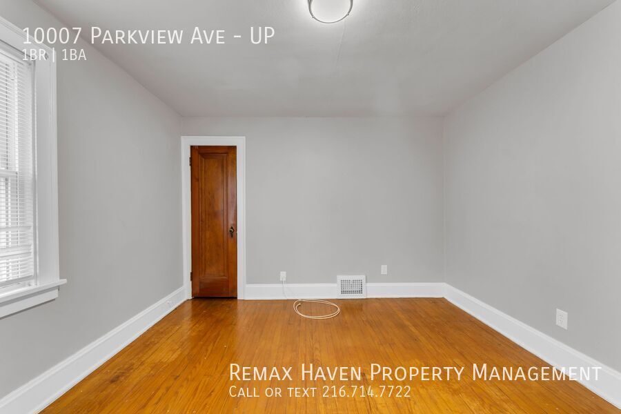 10007 Parkview Ave | UP, Garfield Heights - Spacious 1-bed 1-bath multi-family home!  property image
