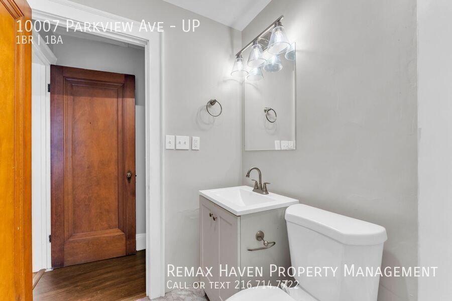 10007 Parkview Ave | UP, Garfield Heights - Spacious 1-bed 1-bath multi-family home!  property image