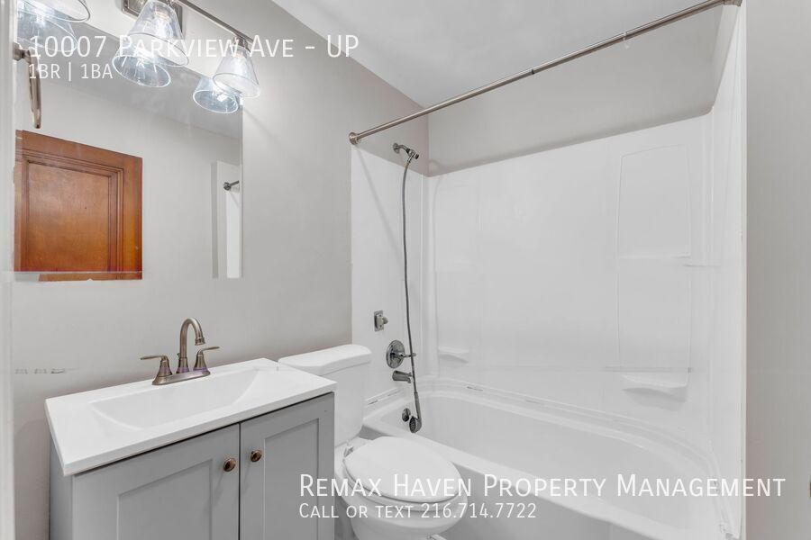 10007 Parkview Ave | UP, Garfield Heights - Spacious 1-bed 1-bath multi-family home!  property image