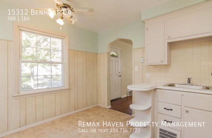 15312 Benhoff Dr, Maple Heights - Spacious 3-bed 1-bath single-family home! property image