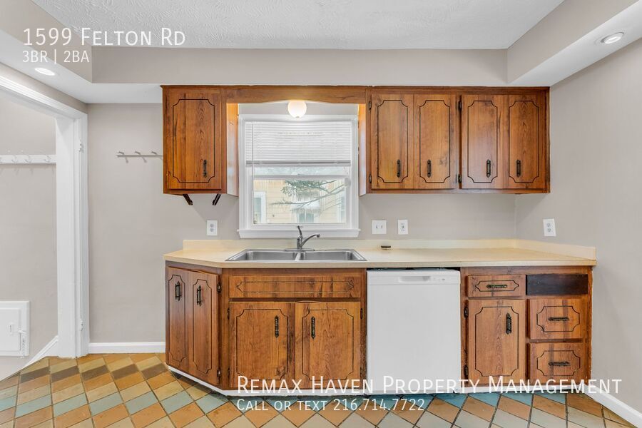 1599 Felton Rd, South Euclid - Spacious 3-bed 1.5 -bath single-family home! property image