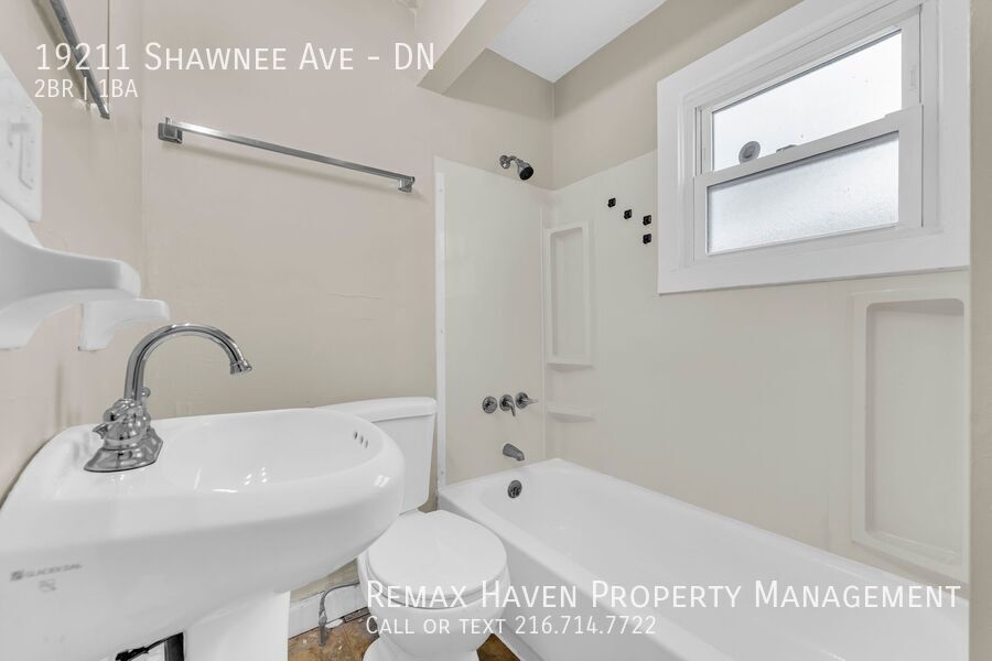19211 Shawnee Ave | DN, Cleveland - Spacious 2 bed 1 bath multi-family home! property image
