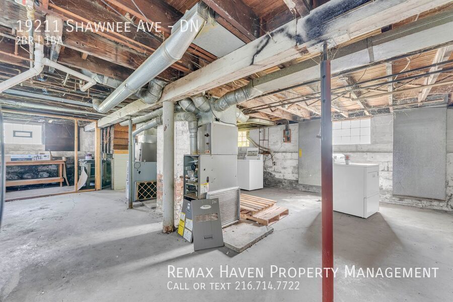 19211 Shawnee Ave | DN, Cleveland - Spacious 2 bed 1 bath multi-family home! property image