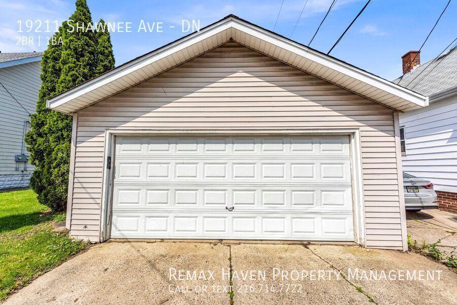 19211 Shawnee Ave | DN, Cleveland - Spacious 2 bed 1 bath multi-family home! property image