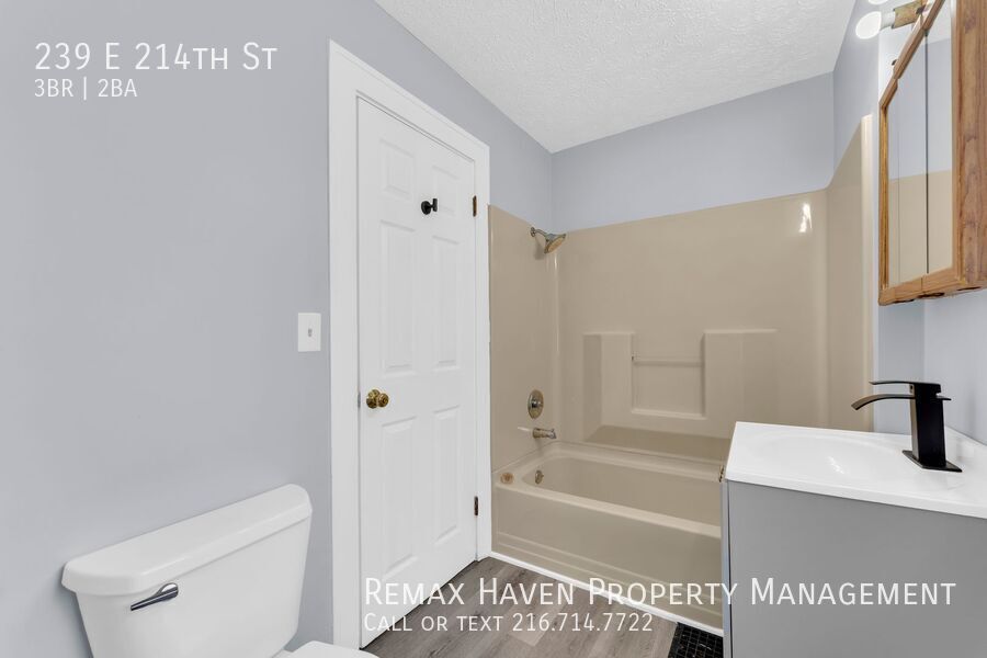 239 E 214th St, Euclid - Spacious 3-bed 2 -bath single-family home! property image