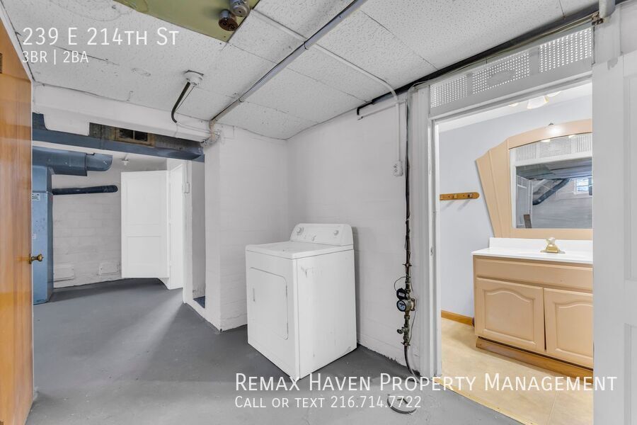 239 E 214th St, Euclid - Spacious 3-bed 2 -bath single-family home! property image