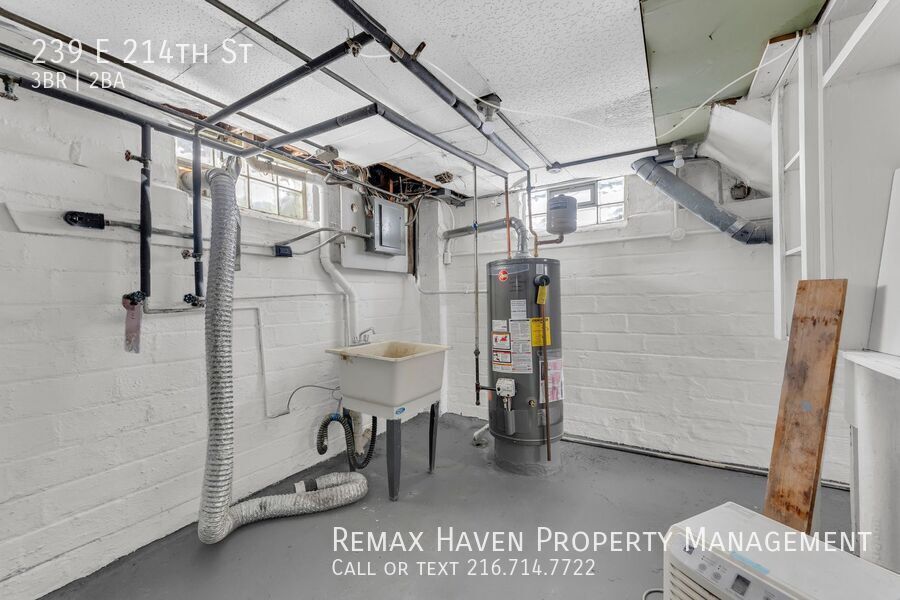 239 E 214th St, Euclid - Spacious 3-bed 2 -bath single-family home! property image