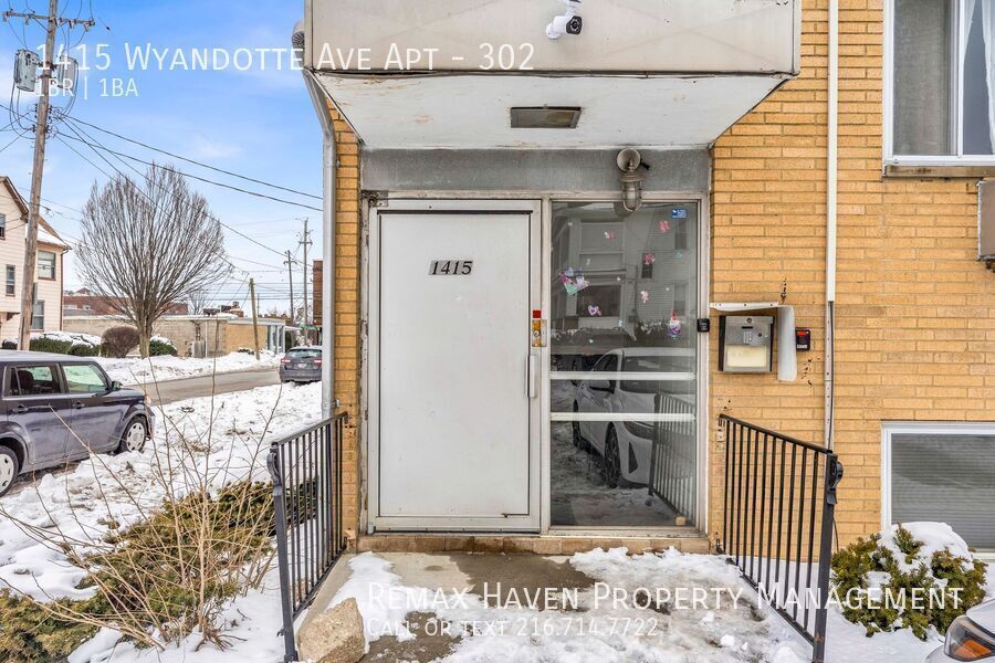 1415 Wyandotte Ave | Apt #302, Lakewood - Spacious 1-bed 1-bath apartment!  property image