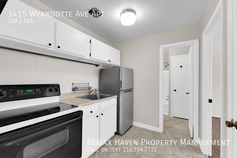 1415 Wyandotte Ave | Apt #302, Lakewood - Spacious 1-bed 1-bath apartment!  property image