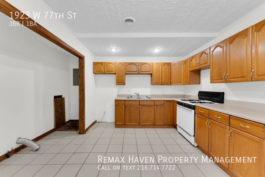 1923 W 77th St, Cleveland - Spacious 3-bed 1 -bath single-family home! property image