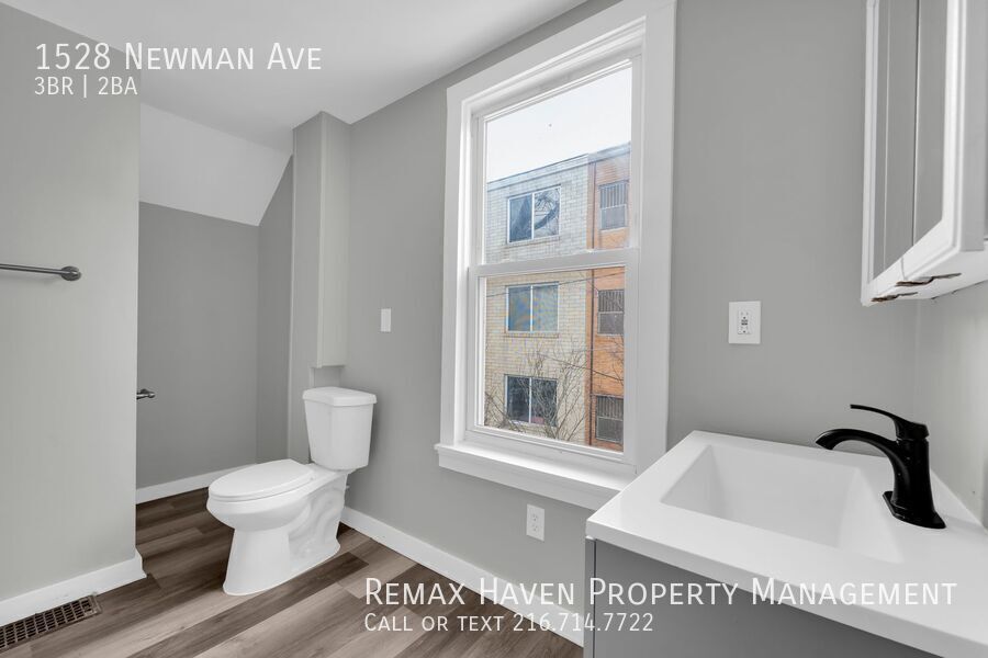 1528 Newman Ave, Lakewood - Spacious 3-bed 2-bath single-family home! property image