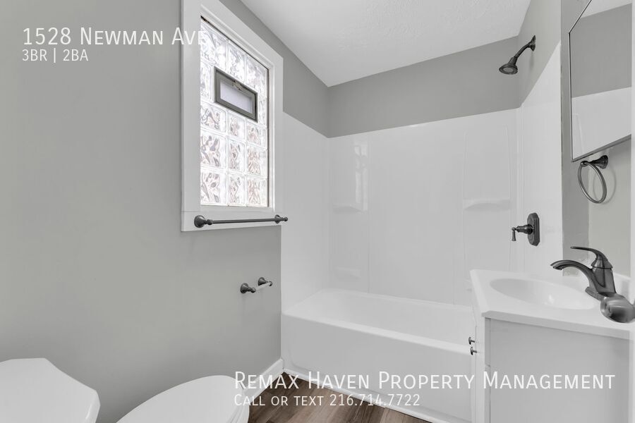 1528 Newman Ave, Lakewood - Spacious 3-bed 2-bath single-family home! property image