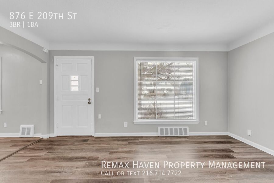 876 E 209th St, Euclid - Spacious 3-bed 1-bath single-family home! property image