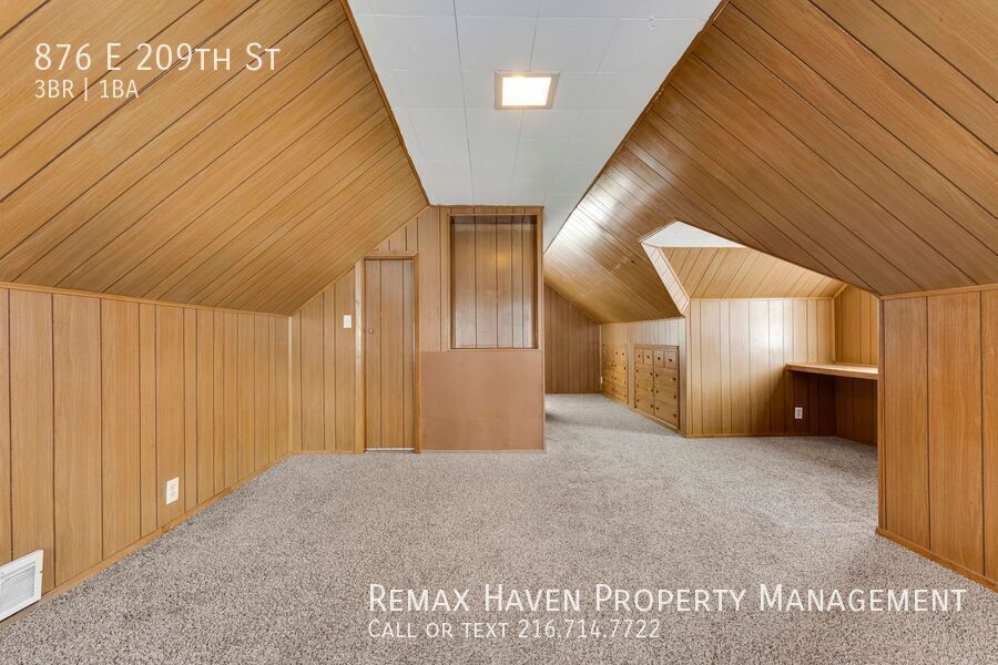 876 E 209th St, Euclid - Spacious 3-bed 1-bath single-family home! property image