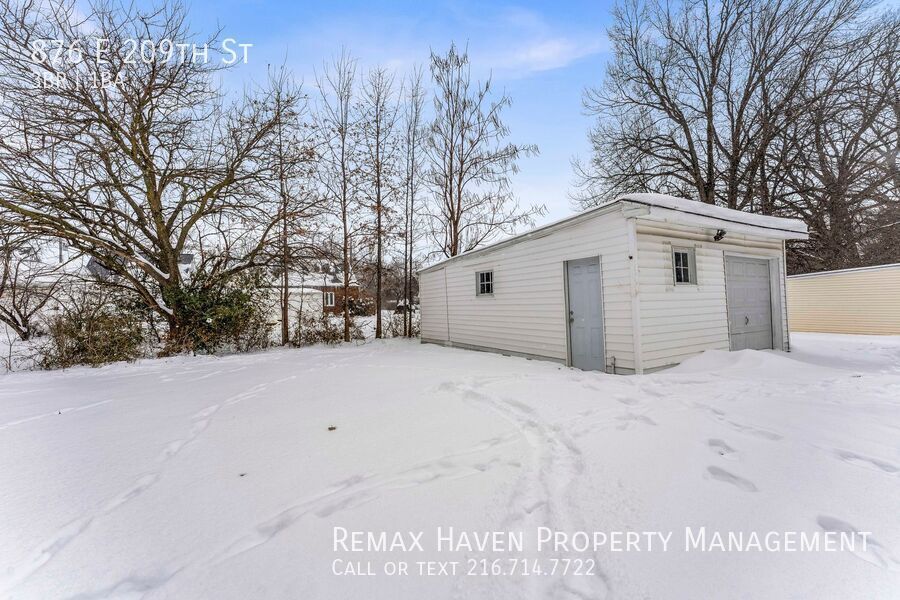 876 E 209th St, Euclid - Spacious 3-bed 1-bath single-family home! property image