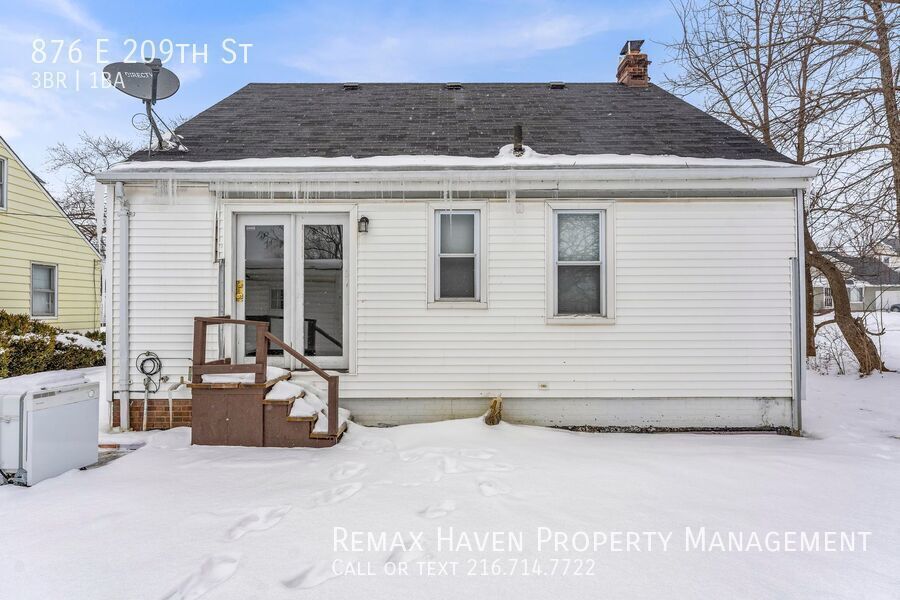 876 E 209th St, Euclid - Spacious 3-bed 1-bath single-family home! property image
