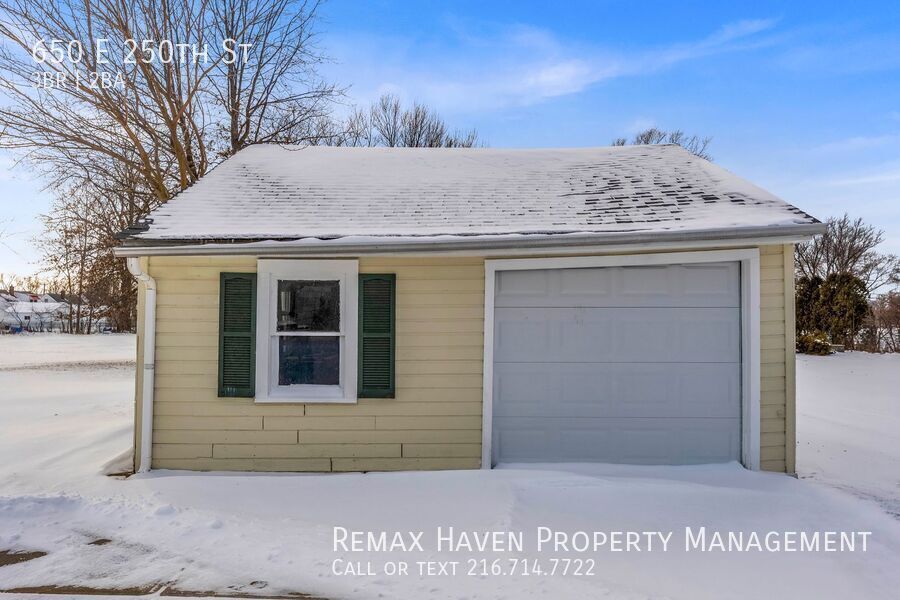 650 E 250th St, Euclid - Spacious 3-bed 2 -bath single-family home! property image