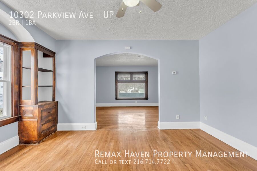 10302 Parview Ave| UP, Garfield Heights - Spacious 2-bed 1-bath multi-family home!  property image