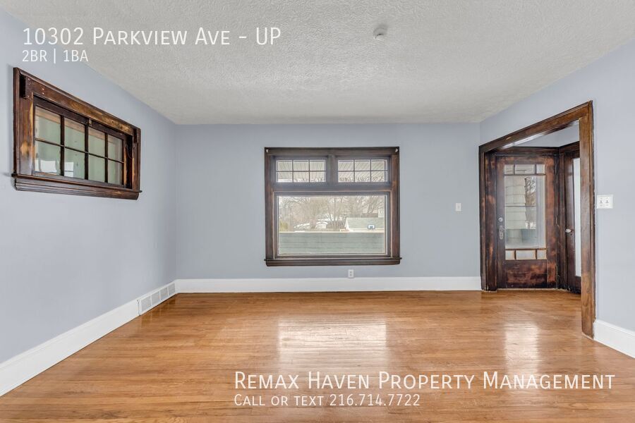 10302 Parview Ave| UP, Garfield Heights - Spacious 2-bed 1-bath multi-family home!  property image