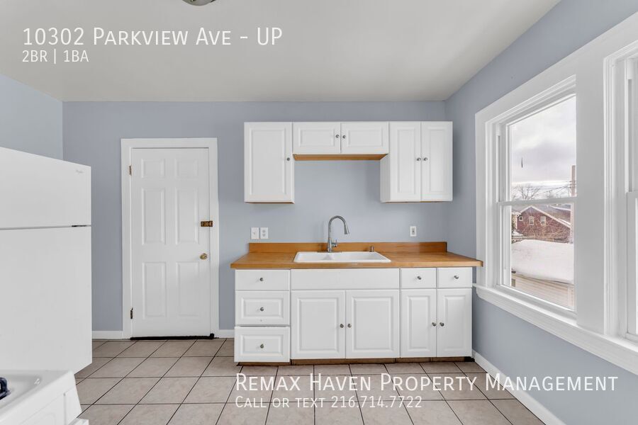 10302 Parview Ave| UP, Garfield Heights - Spacious 2-bed 1-bath multi-family home!  property image