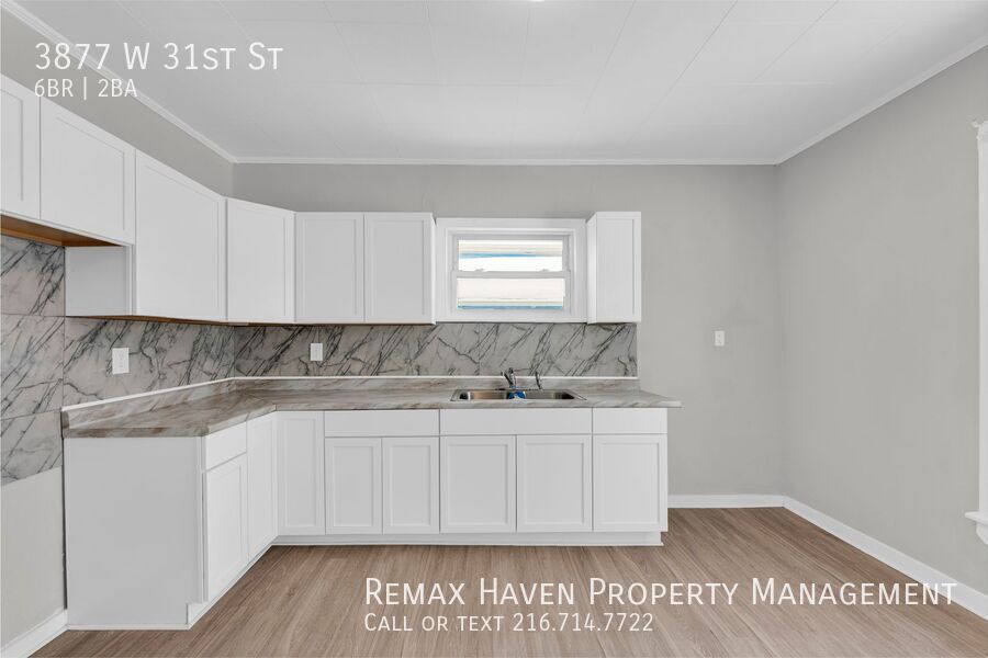 3877 W 31st St, Cleveland - Spacious 6-bed 2-bath single-family home! property image