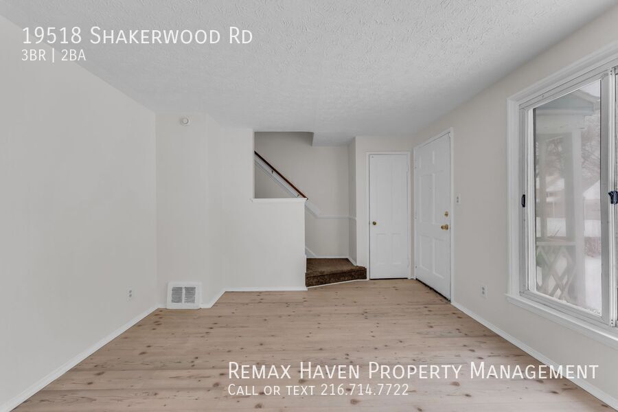 19518 Shakerwood Rd, Warrensville Heights - Spacious 3 - bed 1.5 - bath single-family home! property image