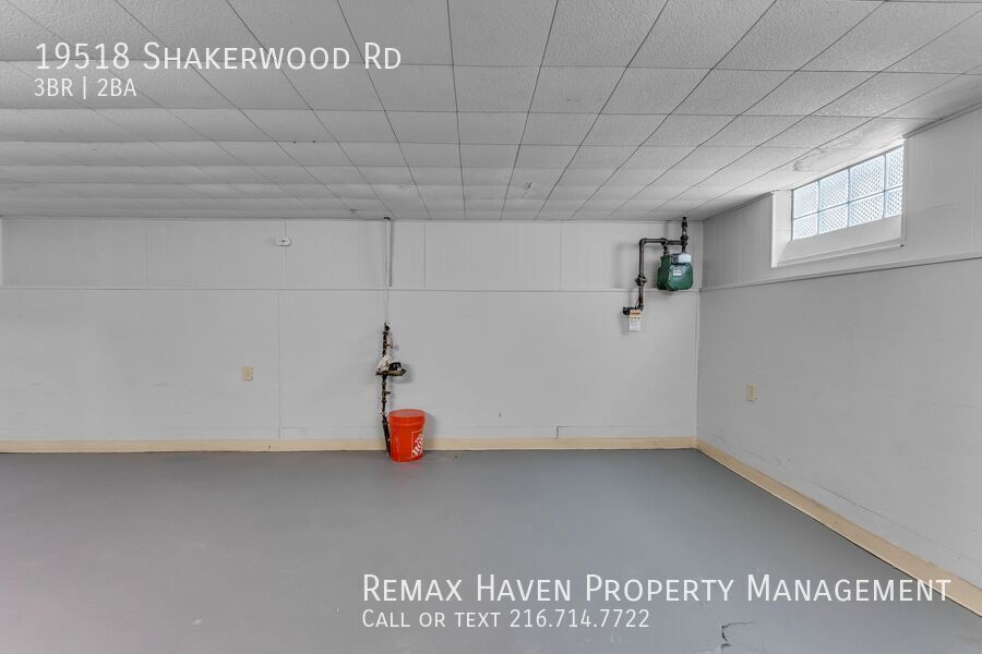 19518 Shakerwood Rd, Warrensville Heights - Spacious 3 - bed 1.5 - bath single-family home! property image