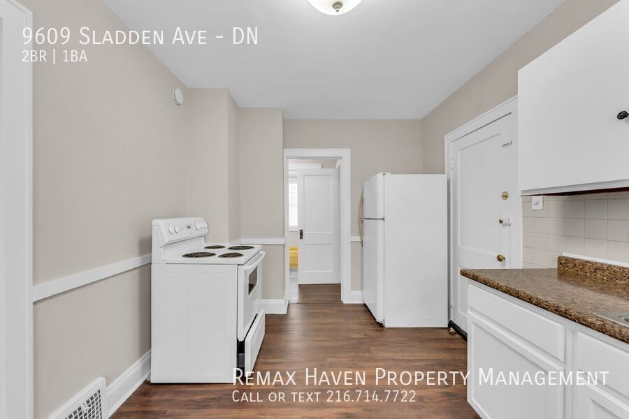 9609 Sladden Ave | DN, Garfield Heights - Spacious 2-bed 1-bath multi-family home! property image