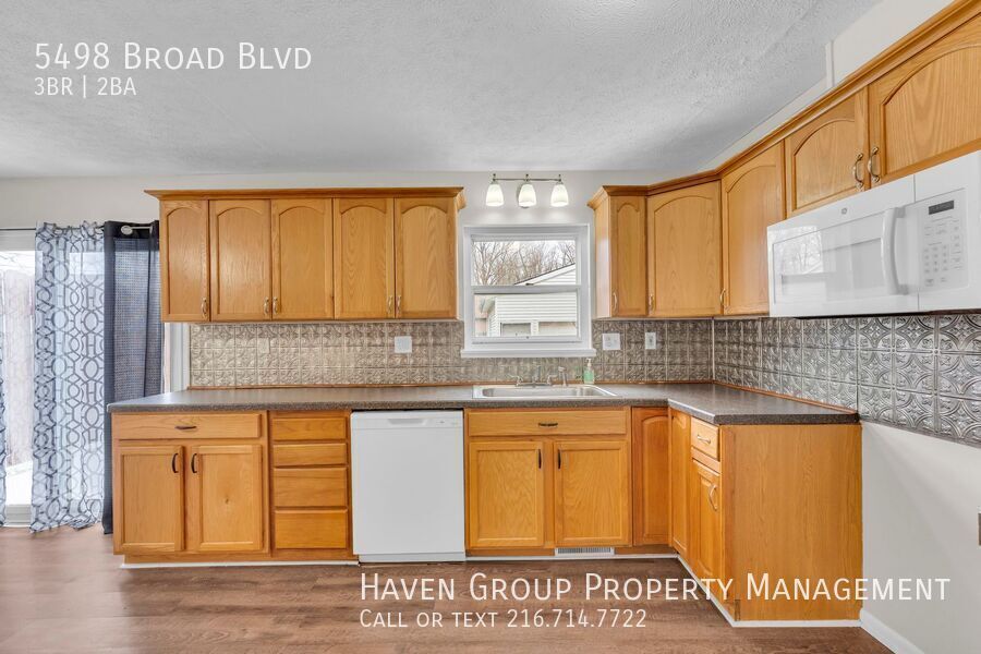 5498 Broad Blvd, North Ridgeville- Spacious 3-bed 1.5-bath single-family home! property image