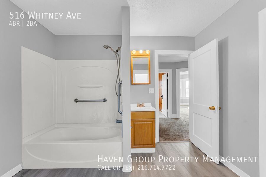 516 Whitney Ave, Akron - Spacious 4-bed 2-bath single-family home! property image