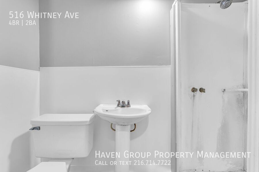 516 Whitney Ave, Akron - Spacious 4-bed 2-bath single-family home! property image