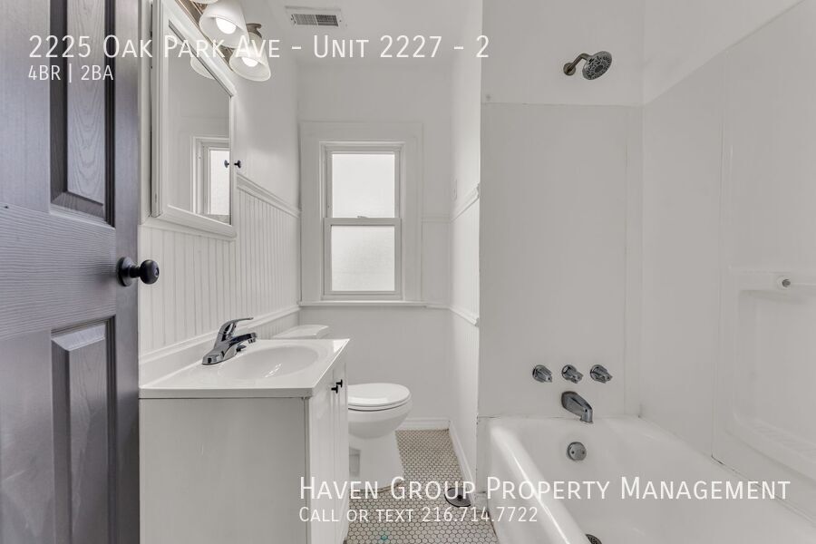 2225 Oak Park Ave | UP (Unit 2227), Cleveland, OH 44109! property image