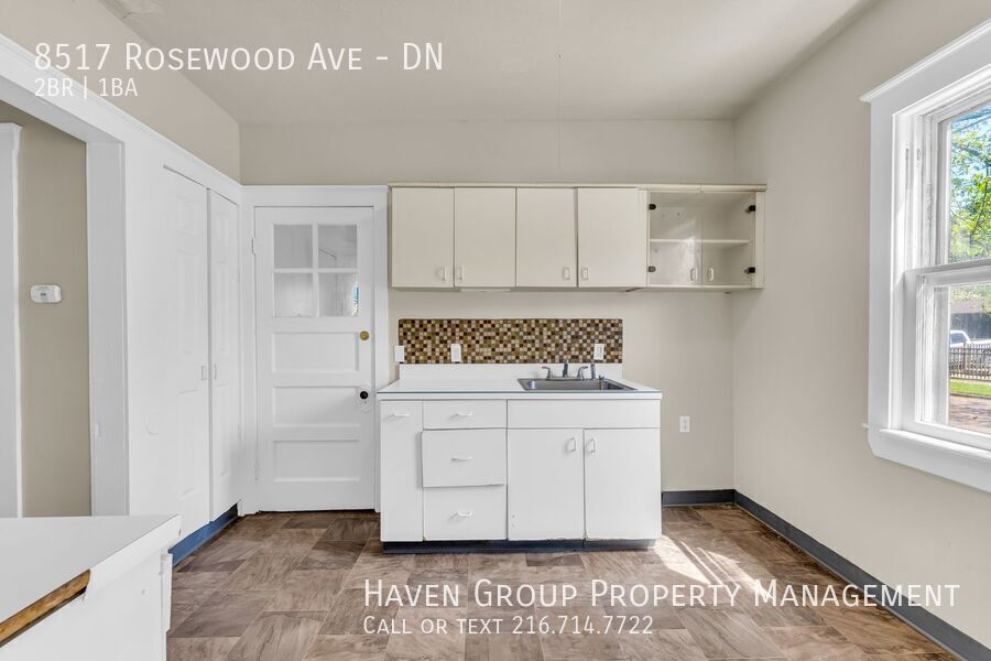 8517 Rosewood Ave | DN, Cleveland, OH 44105! Welcome home to this charming 2-bedroom, 1-bathroom down unit located on a quiet residential street in Cleveland! property image