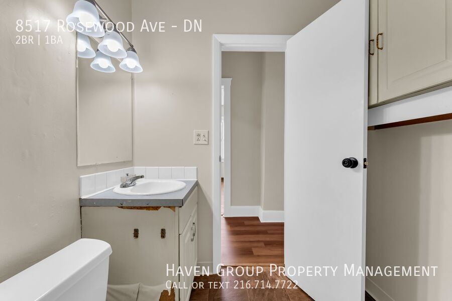 8517 Rosewood Ave | DN, Cleveland, OH 44105! Welcome home to this charming 2-bedroom, 1-bathroom down unit located on a quiet residential street in Cleveland! property image