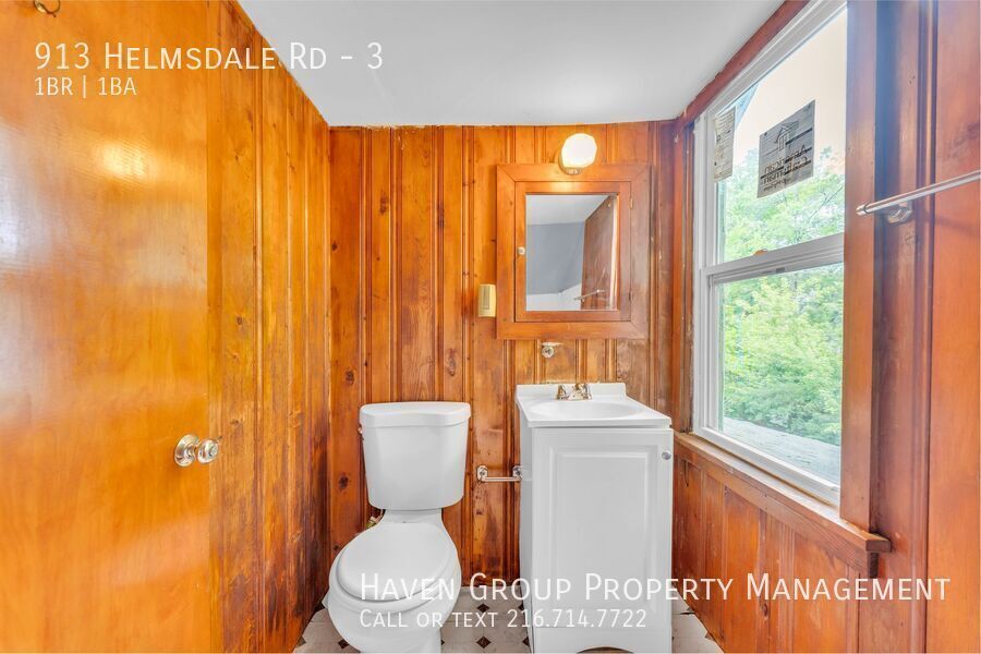 913 Helmsdale Rd | Unit 3, Cleveland Heights- Spacious 1 bed 1 bath multi-family home! property image