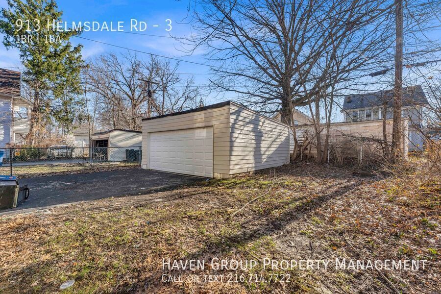 913 Helmsdale Rd | Unit 3, Cleveland Heights- Spacious 1 bed 1 bath multi-family home! property image