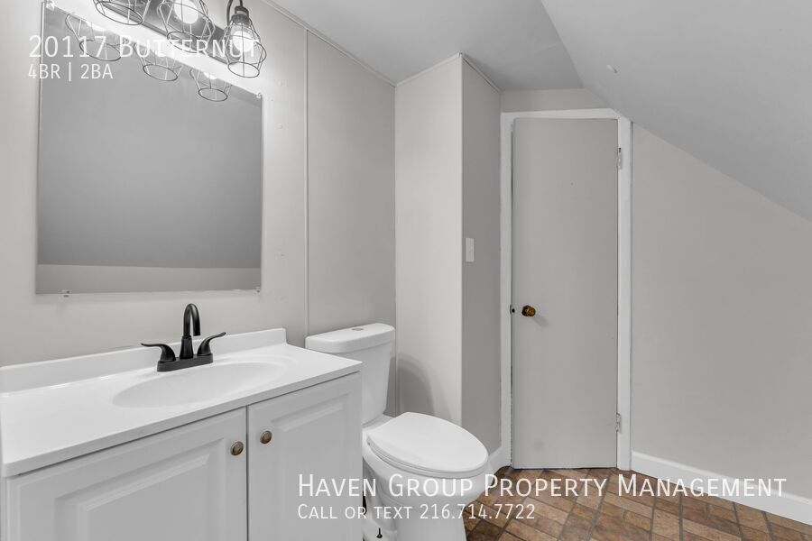 20117 Butternut Ln, Warrensville Heights-  Spacious 4-bed 1.5-bath single-family home! property image