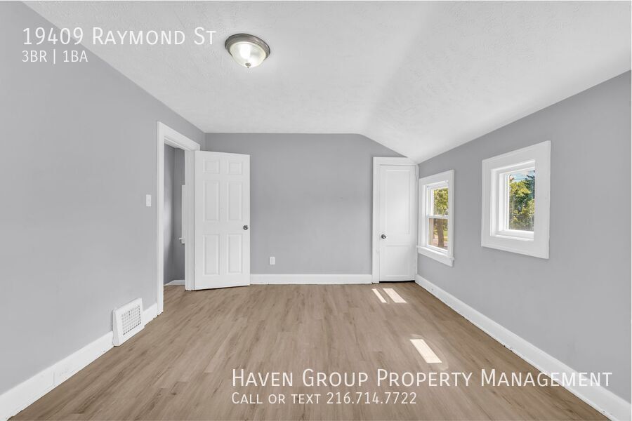 19409 Raymond St, Maple Heights - Spacious 3-bed 1-bath single-family home! property image