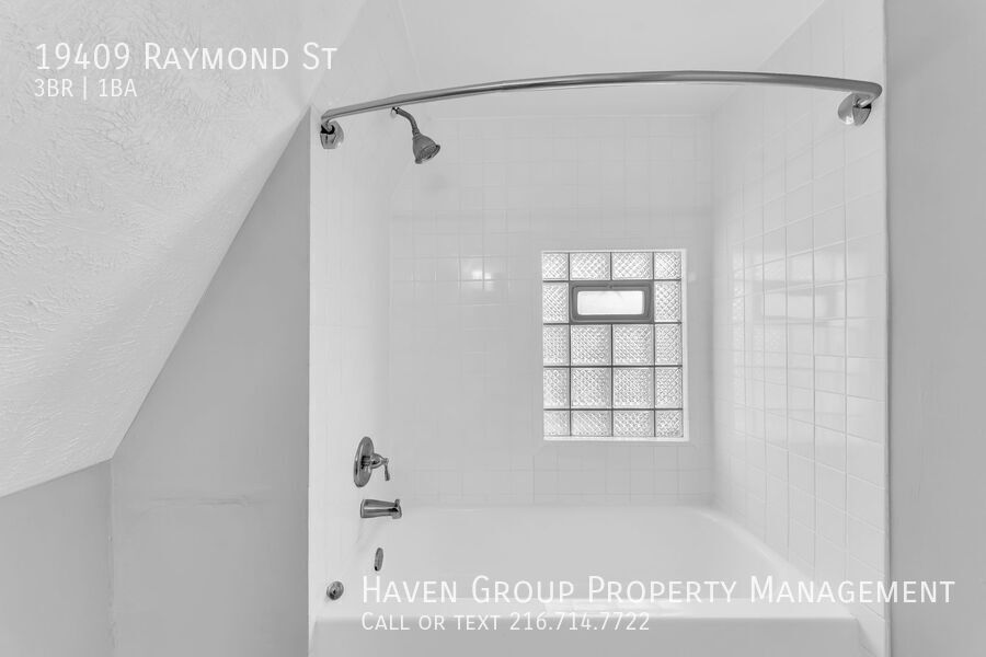 19409 Raymond St, Maple Heights - Spacious 3-bed 1-bath single-family home! property image