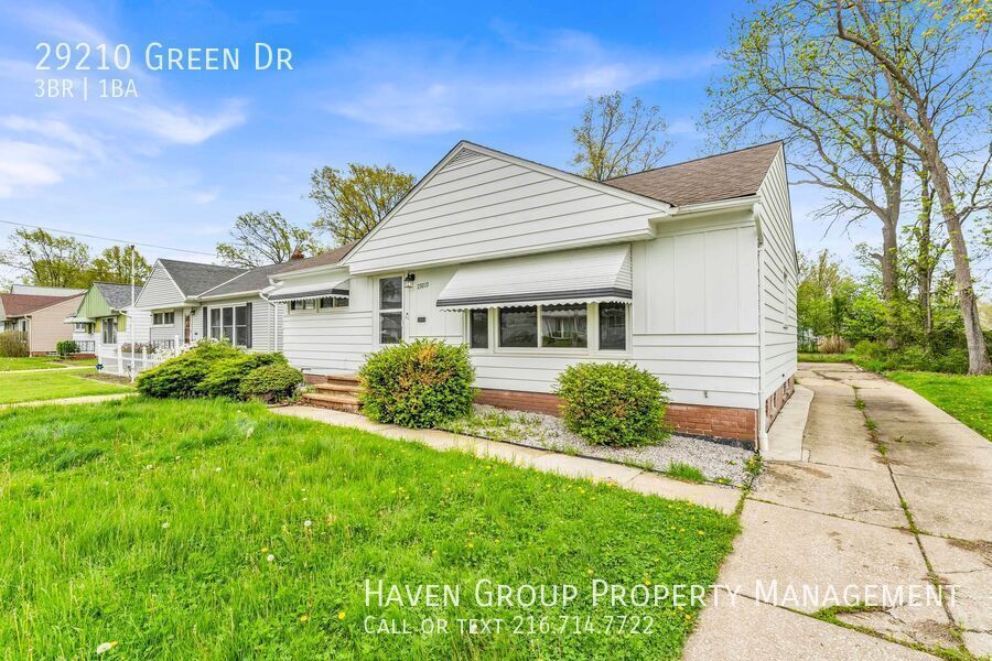 29210 Green Dr, Willowick - Spacious 3-bed 1-bath single-family home! property image