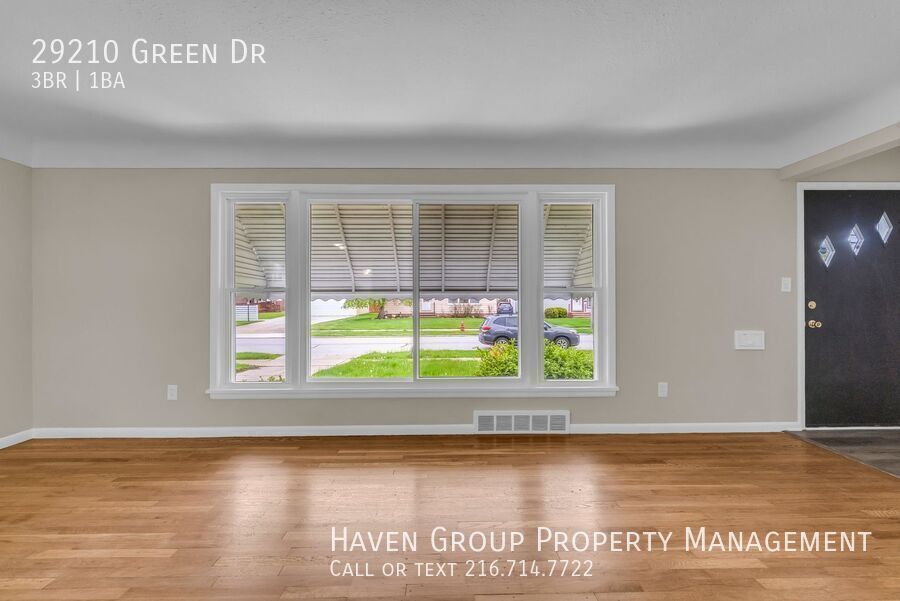 29210 Green Dr, Willowick - Spacious 3-bed 1-bath single-family home! property image